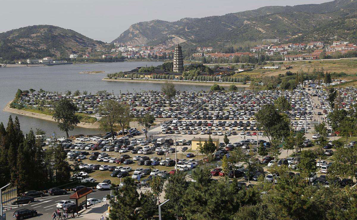 雅安旅游景點停車場